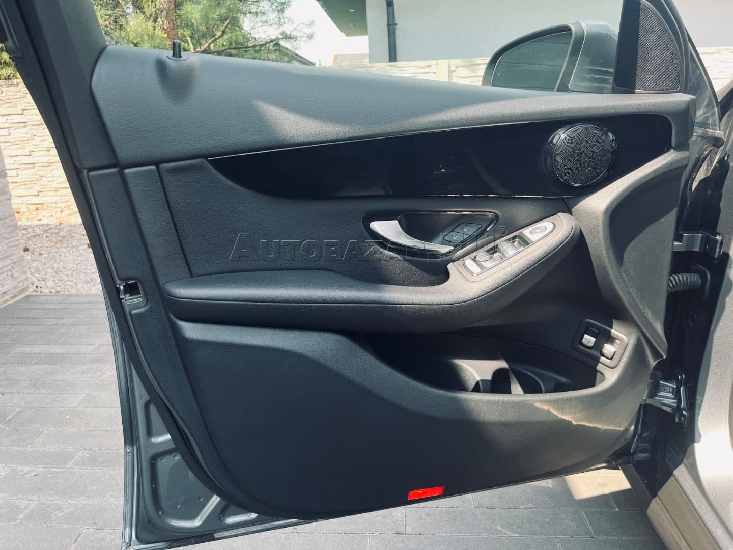 Mercedes-Benz GLC SUV 300 e 4MATIC A/T thumb 16