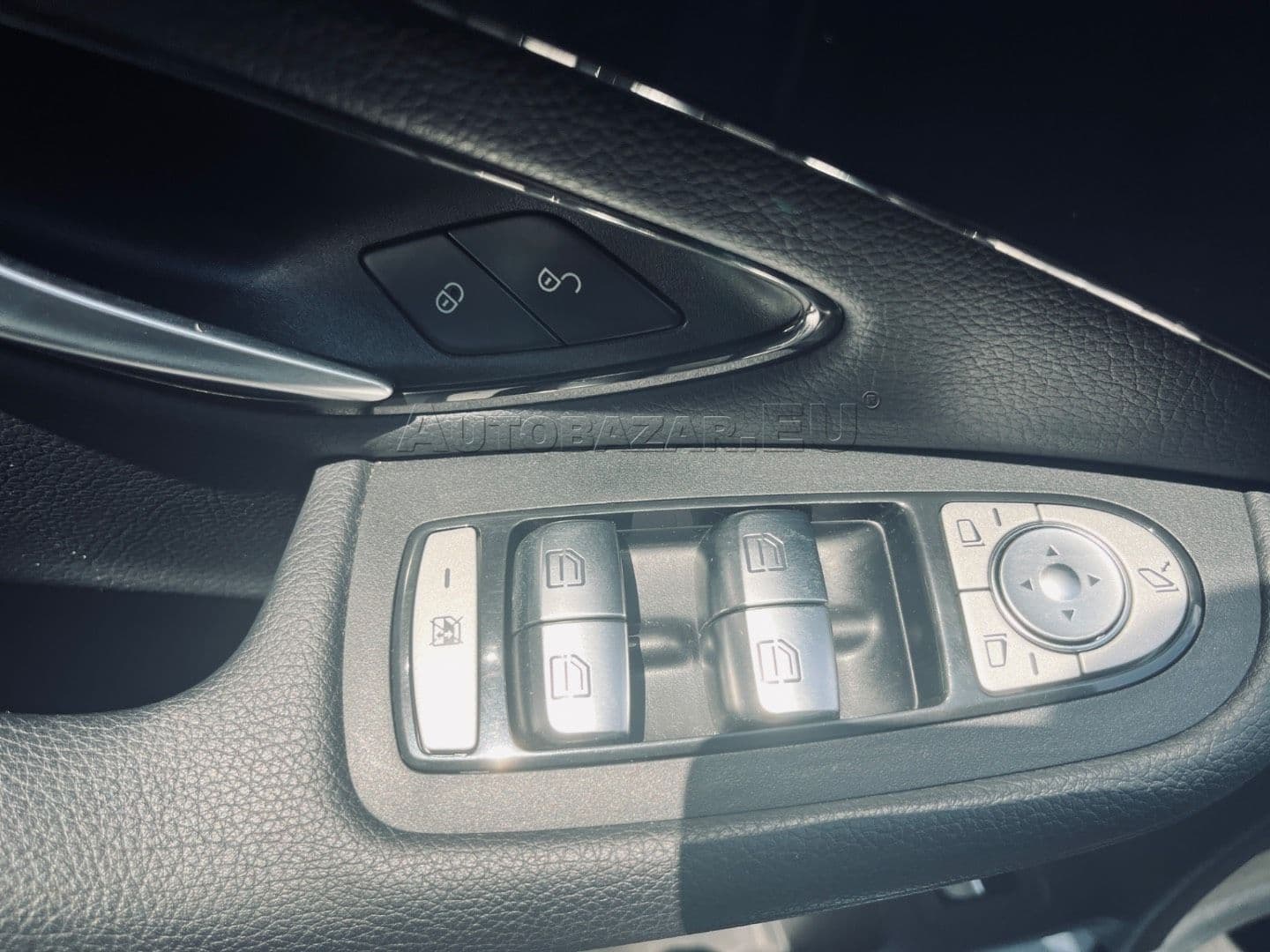 Mercedes-Benz GLC SUV 300 e 4MATIC A/T thumb 17