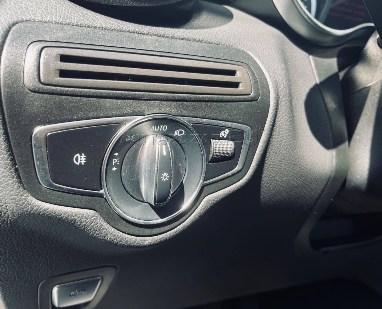 Mercedes-Benz GLC SUV 300 e 4MATIC A/T thumb 21