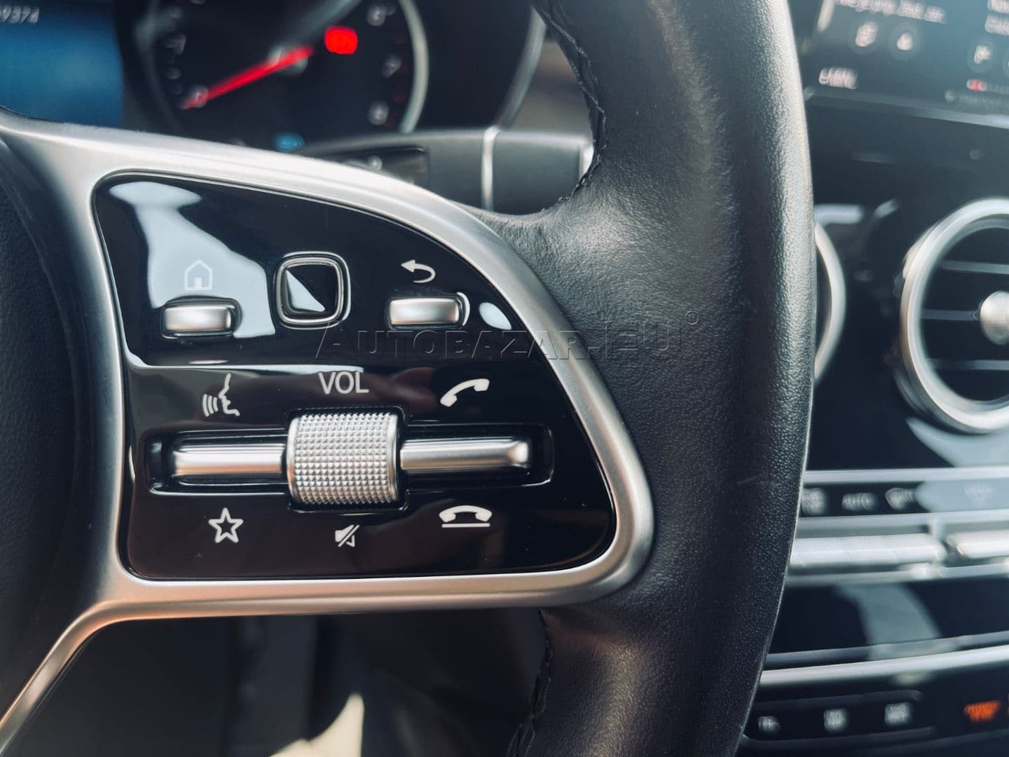 Mercedes-Benz GLC SUV 300 e 4MATIC A/T thumb 24