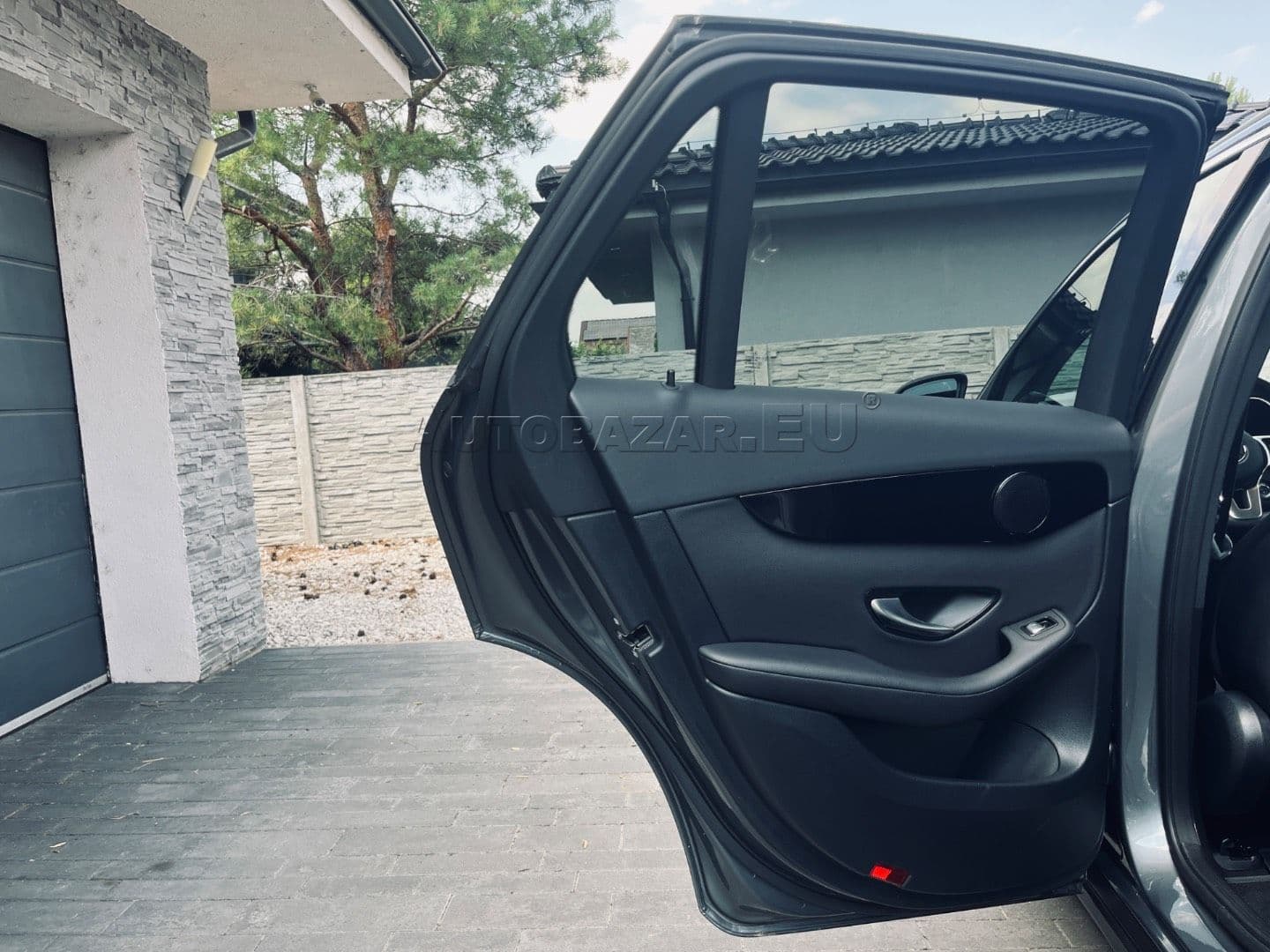 Mercedes-Benz GLC SUV 300 e 4MATIC A/T thumb 38