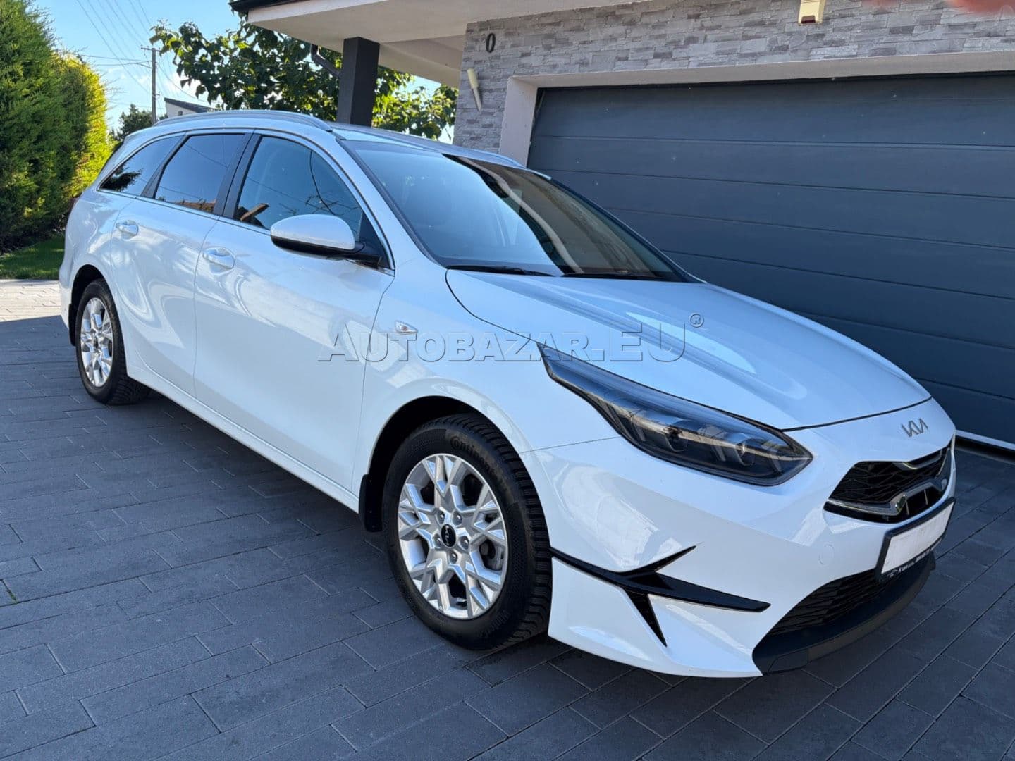 Kia Ceed SW 1.5 T-GDi Silver thumb 2