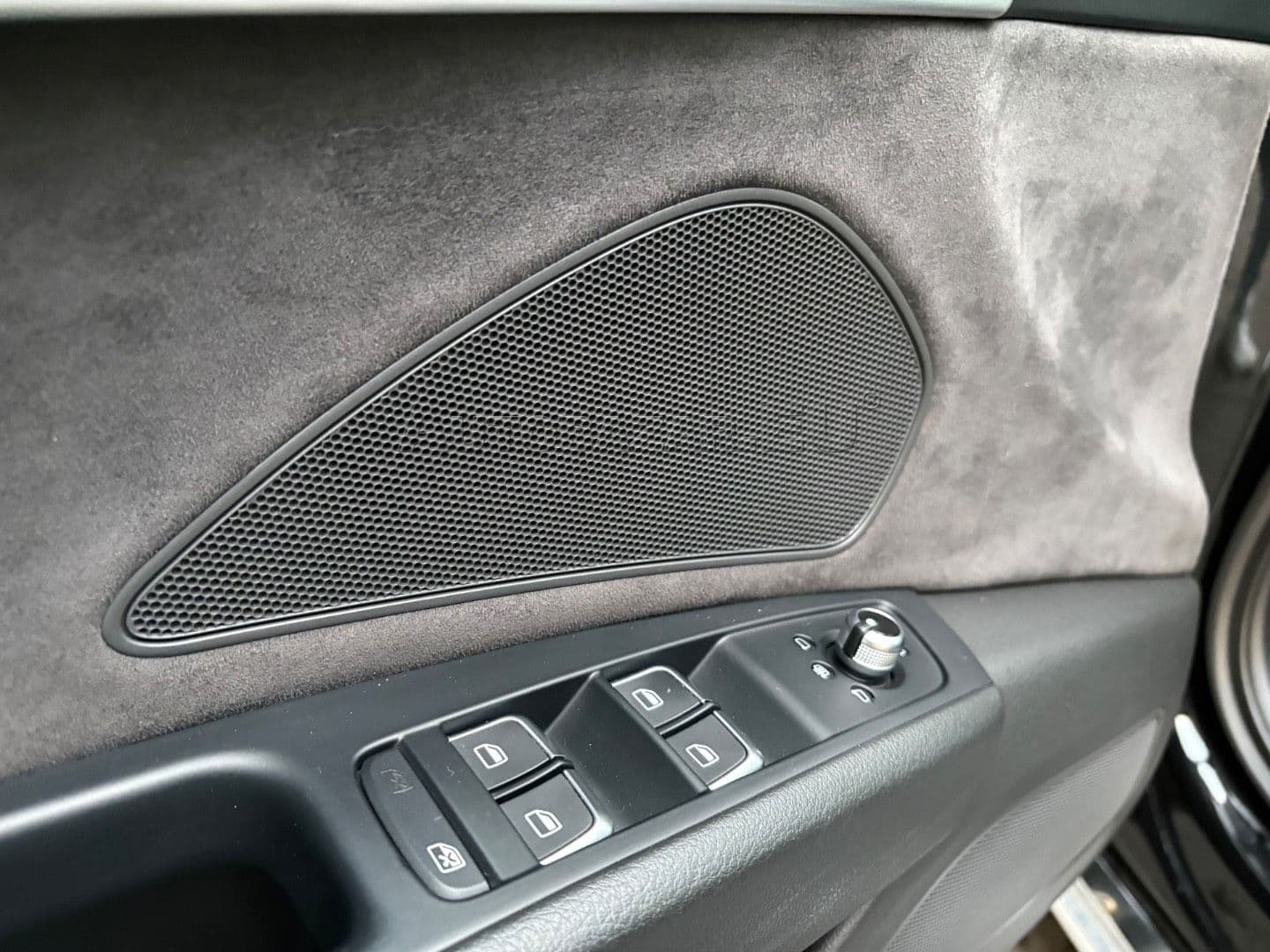 Audi A8 3.0 TDI V6 DPF quattro tiptronic thumb 18