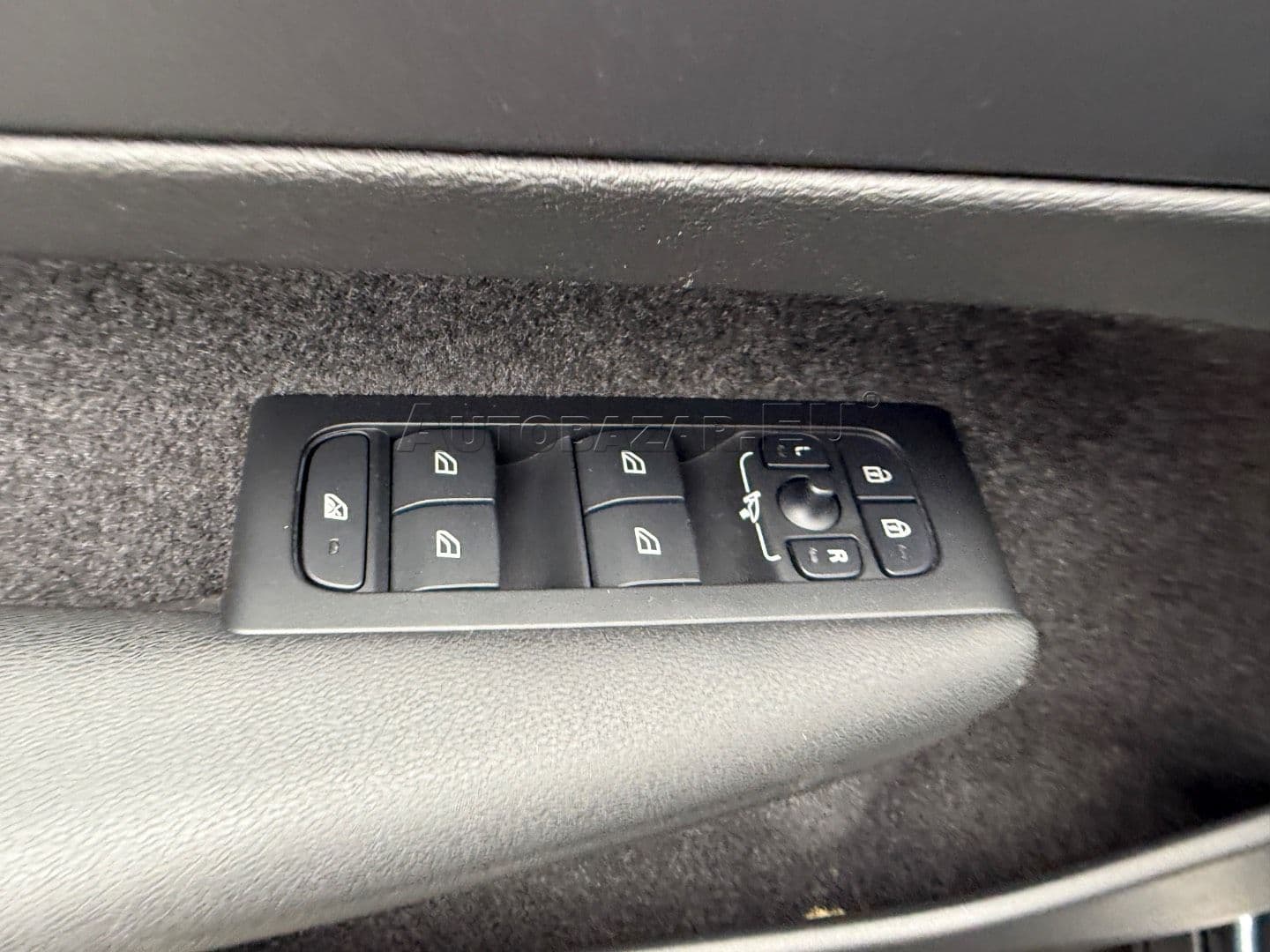 Volvo XC40 T4 RECHARGE thumb 18