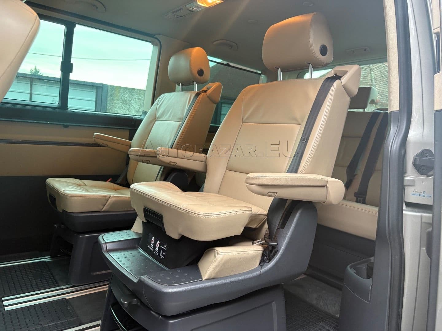 Volkswagen Multivan 2.0 BiTDI Highline 4MOTION DSG thumb 35