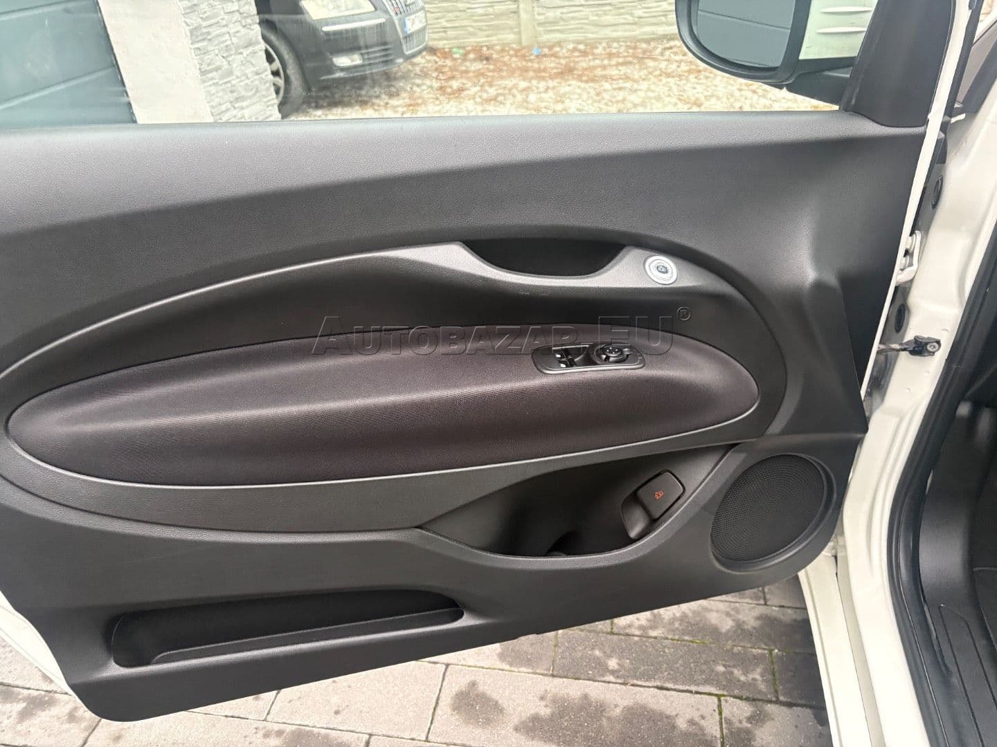 Fiat 500 500e 42kWh Icon thumb 17