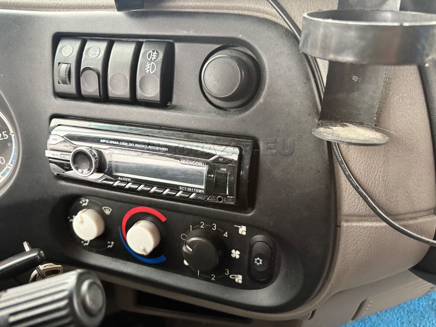 DAF LF45 180 4x2 thumb 18