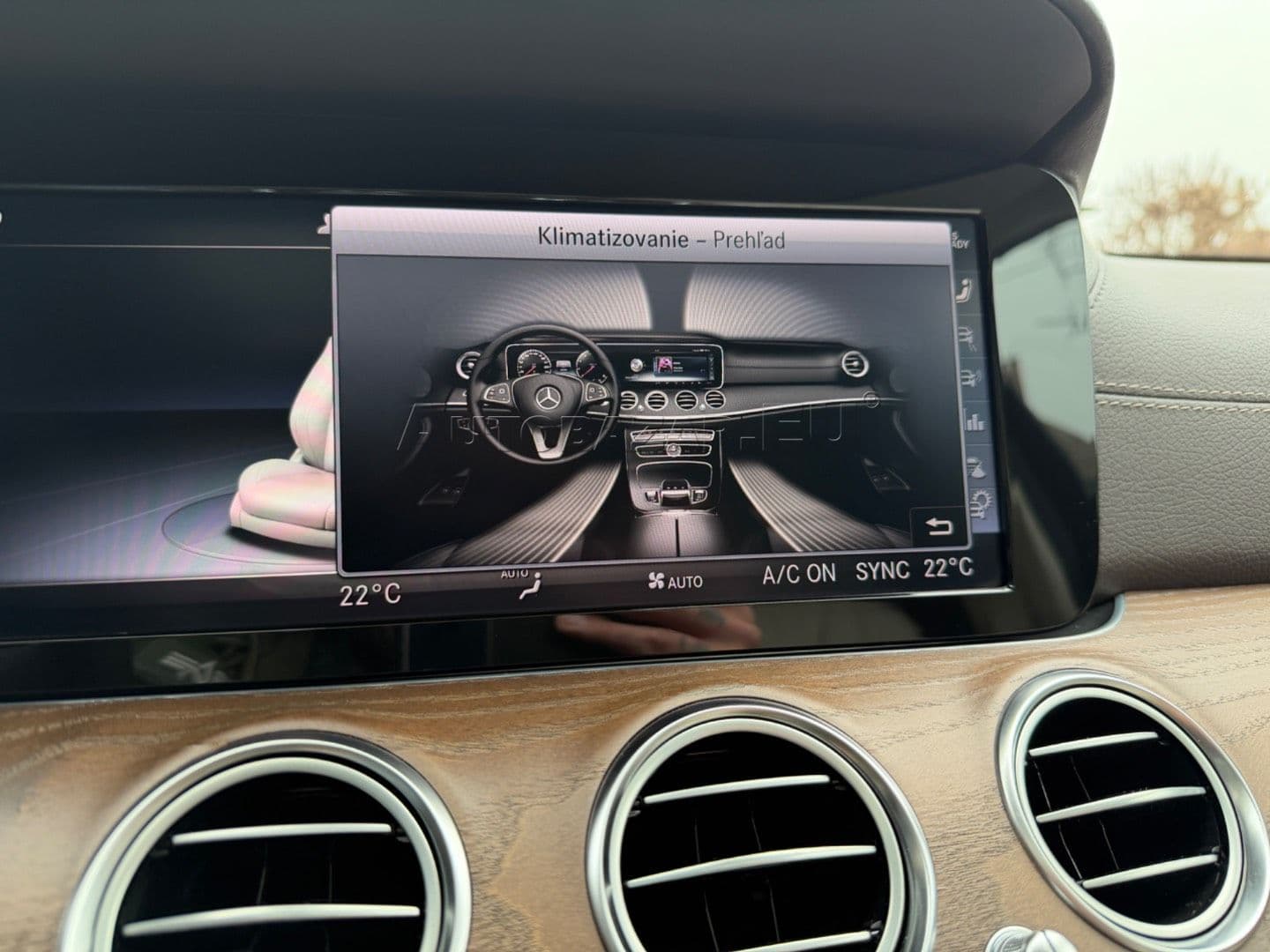 Mercedes-Benz E trieda Sedan 400 d 4MATIC A/T thumb 39