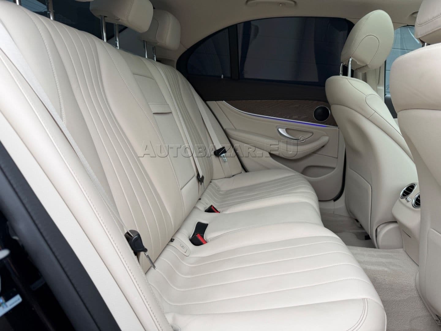 Mercedes-Benz E trieda Sedan 400 d 4MATIC A/T thumb 49