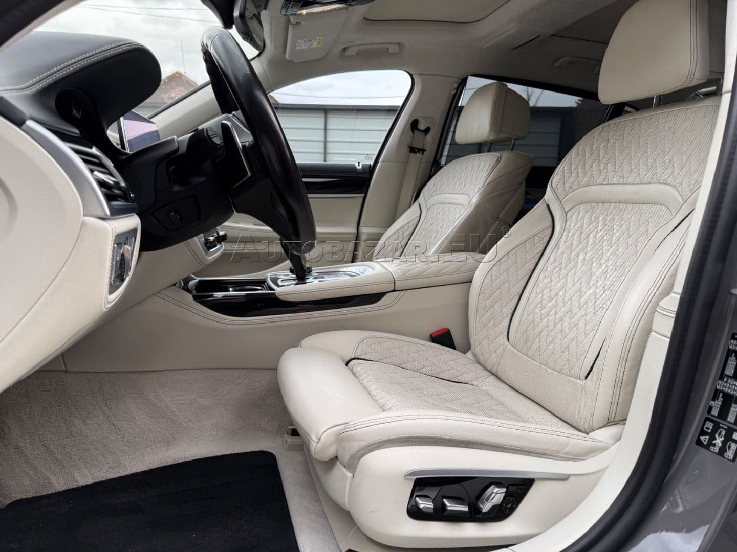 BMW Rad 7 750Li xDrive A/T thumb 23