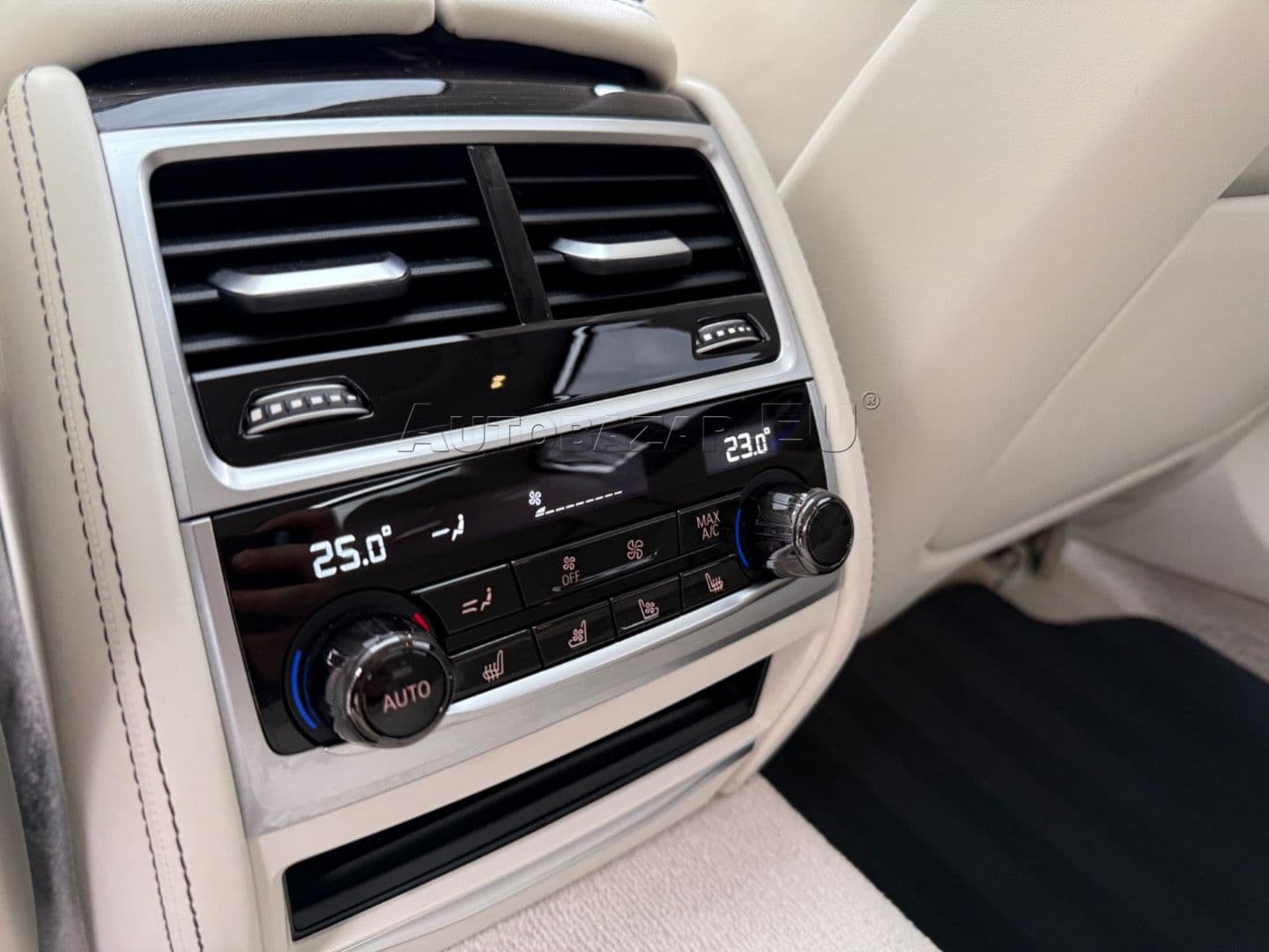 BMW Rad 7 750Li xDrive A/T thumb 45