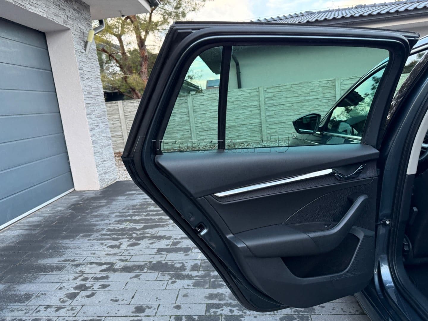 Škoda Octavia Combi 2.0 TDI Ambition DSG thumb 40