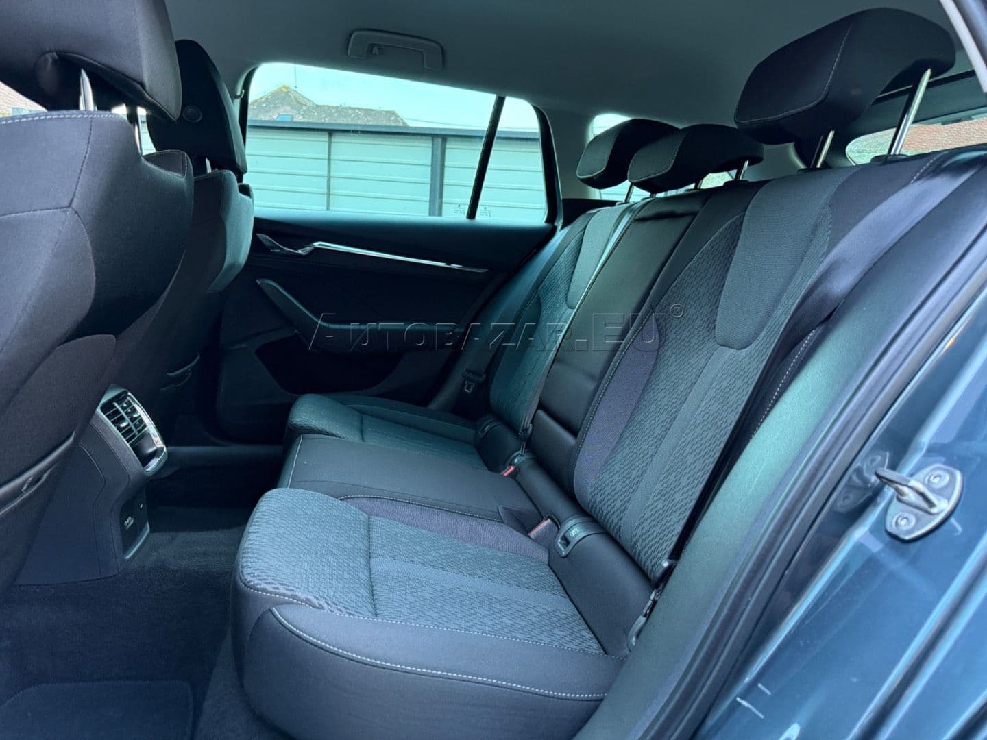 Škoda Octavia Combi 2.0 TDI Ambition DSG thumb 42