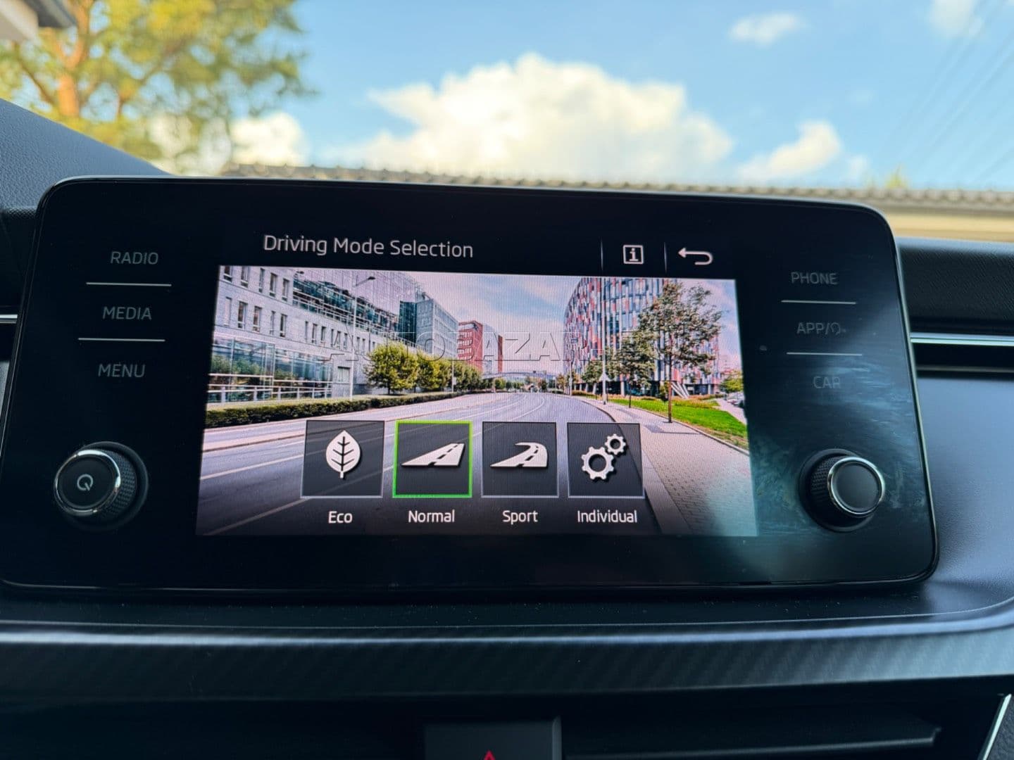Škoda Kamiq 1.0 TSI Monte Carlo DSG thumb 38