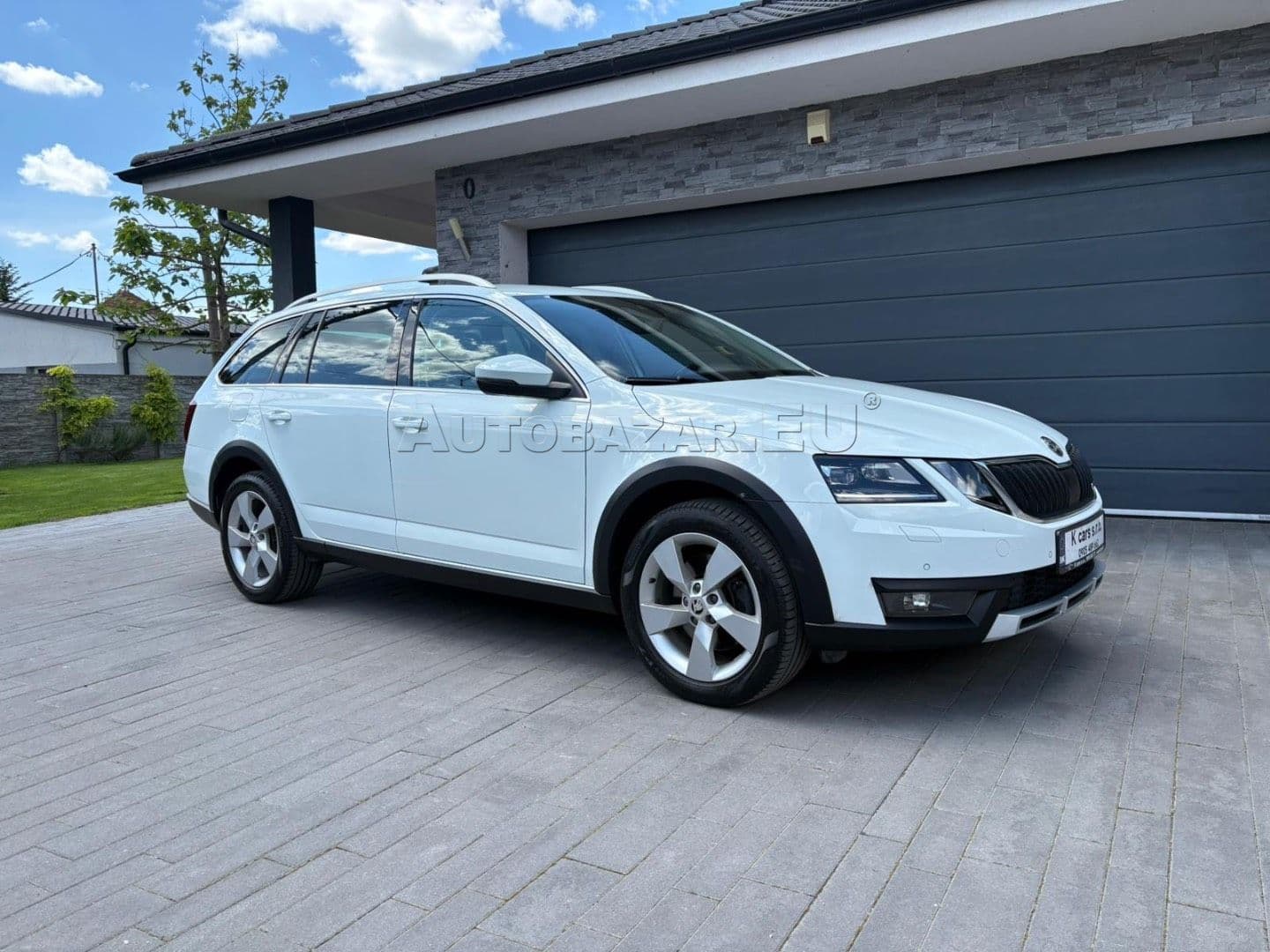 Škoda Octavia 2.0 TDI Scout  DSG 4x4, 135kW, A7, 5d. {2017 - 2020} thumb 2