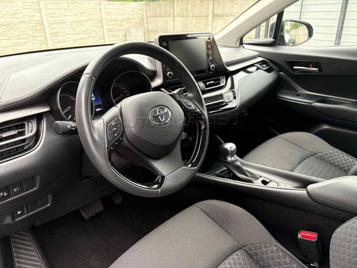 Toyota C-HR thumb 15
