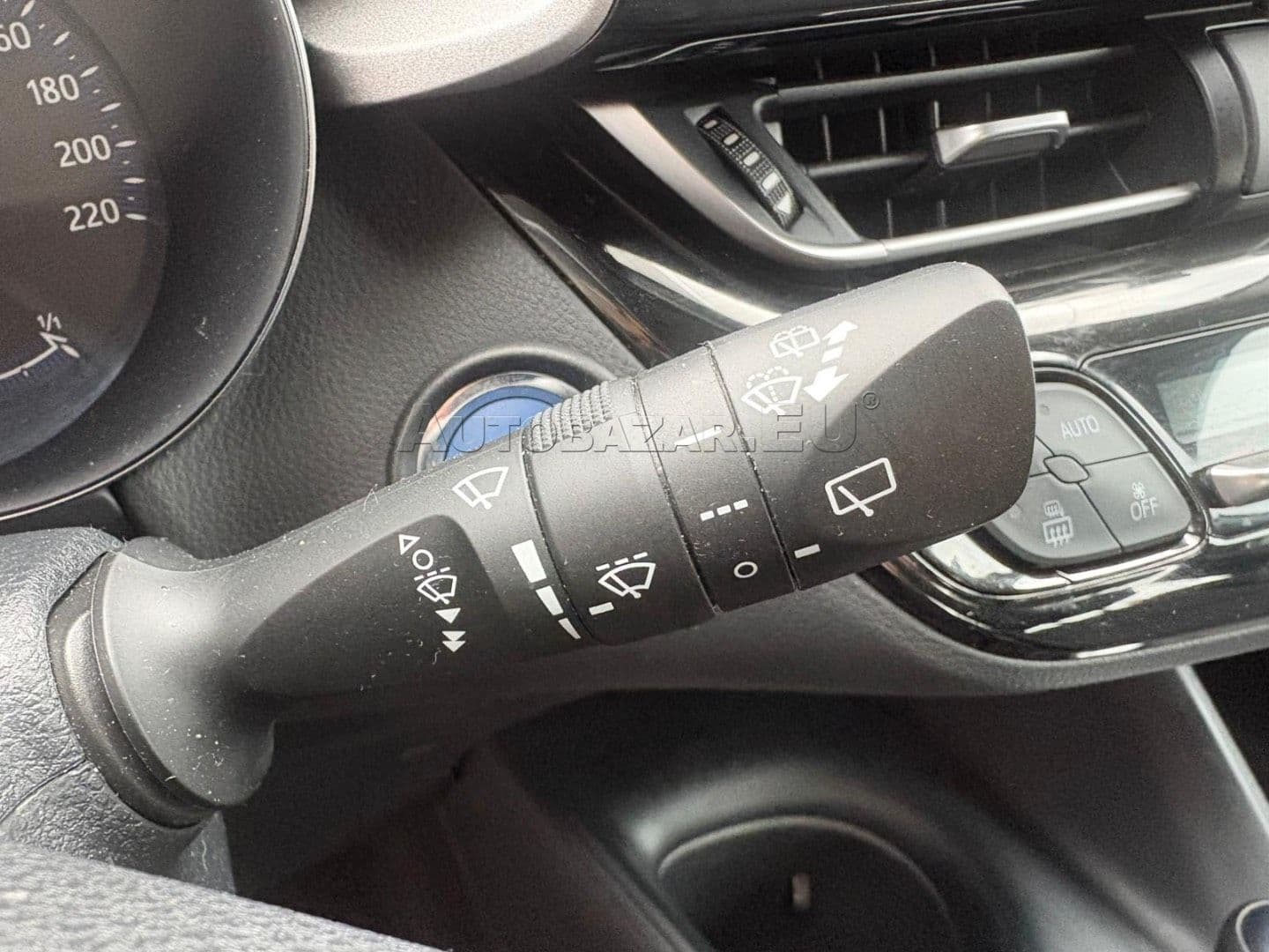 Toyota C-HR thumb 17
