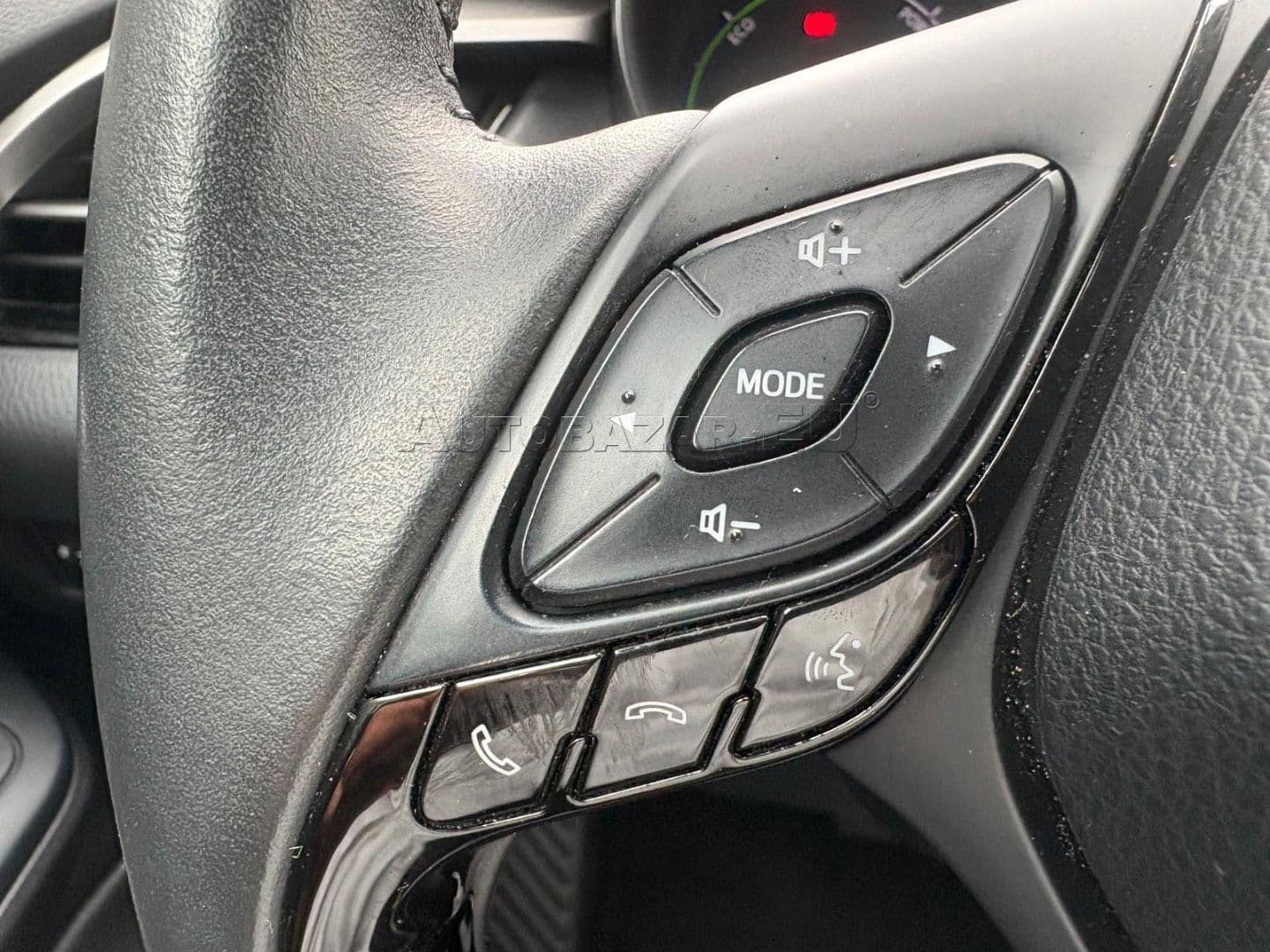 Toyota C-HR thumb 18