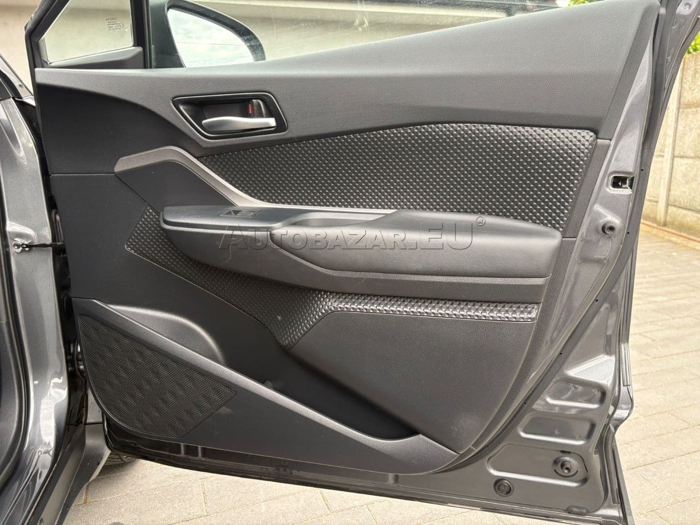 Toyota C-HR thumb 29