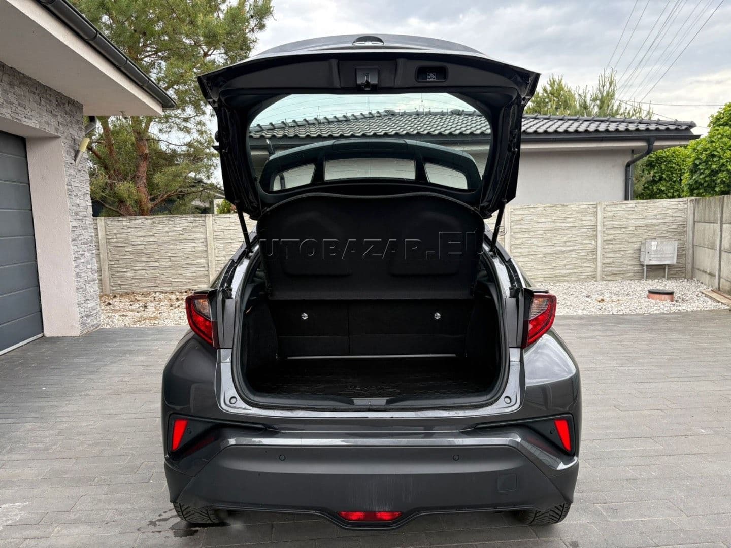 Toyota C-HR thumb 31
