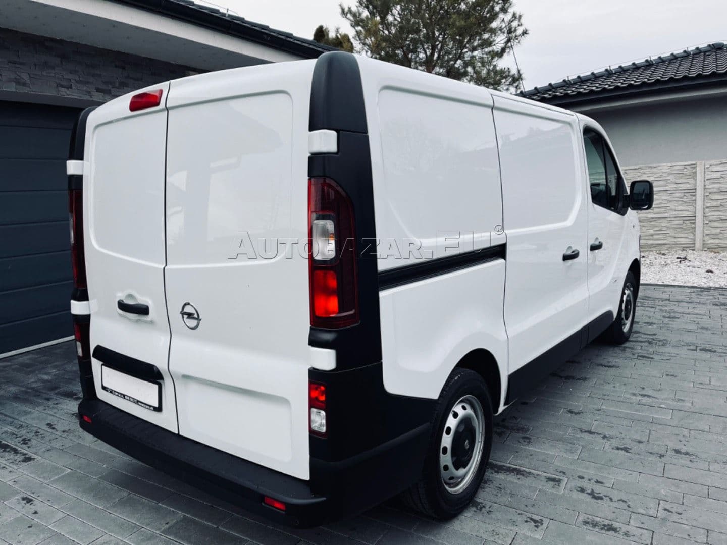Opel Vivaro Kombi thumb 9