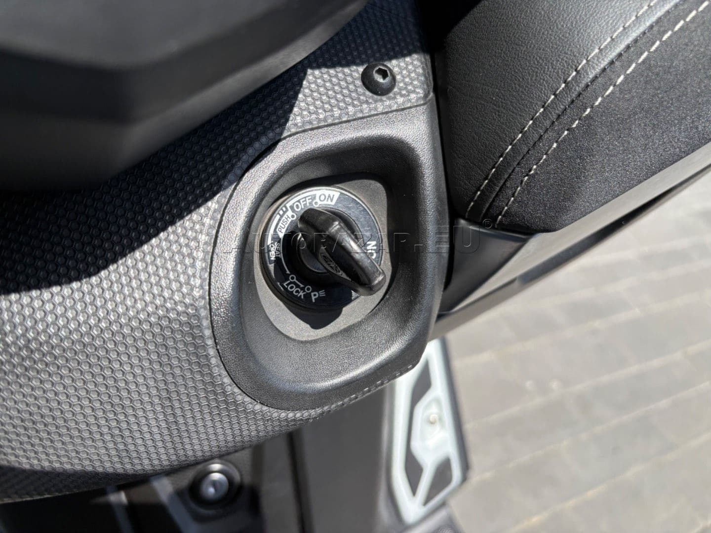 Yamaha X-Max 250 thumb 7