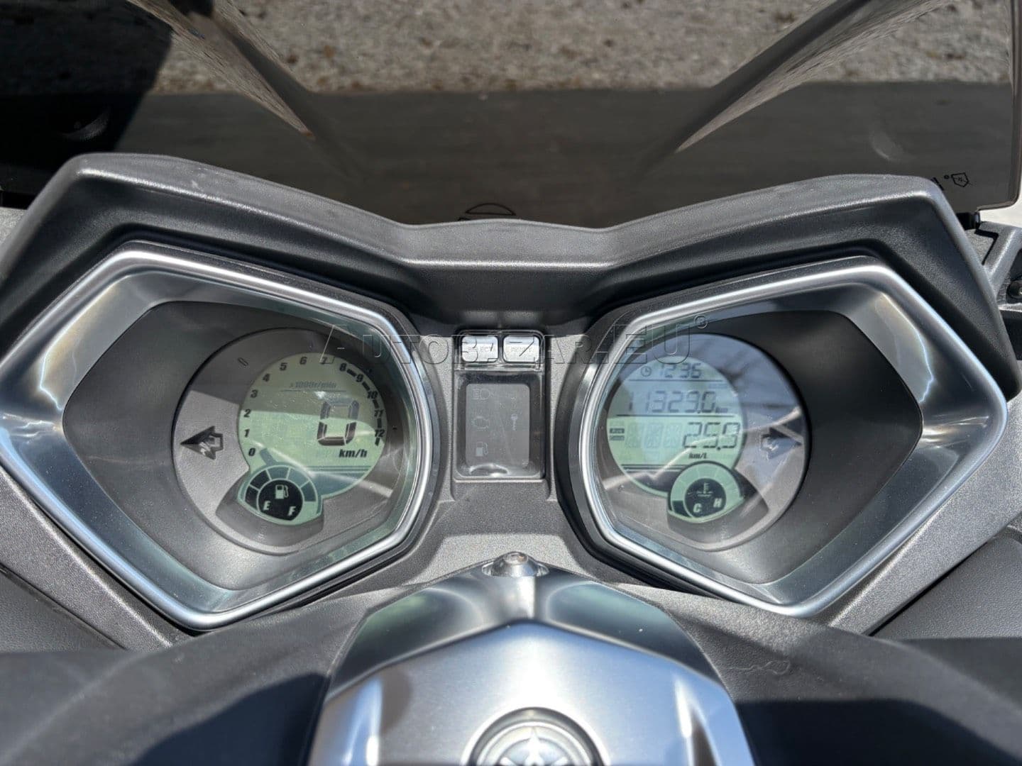 Yamaha X-Max 250 thumb 8