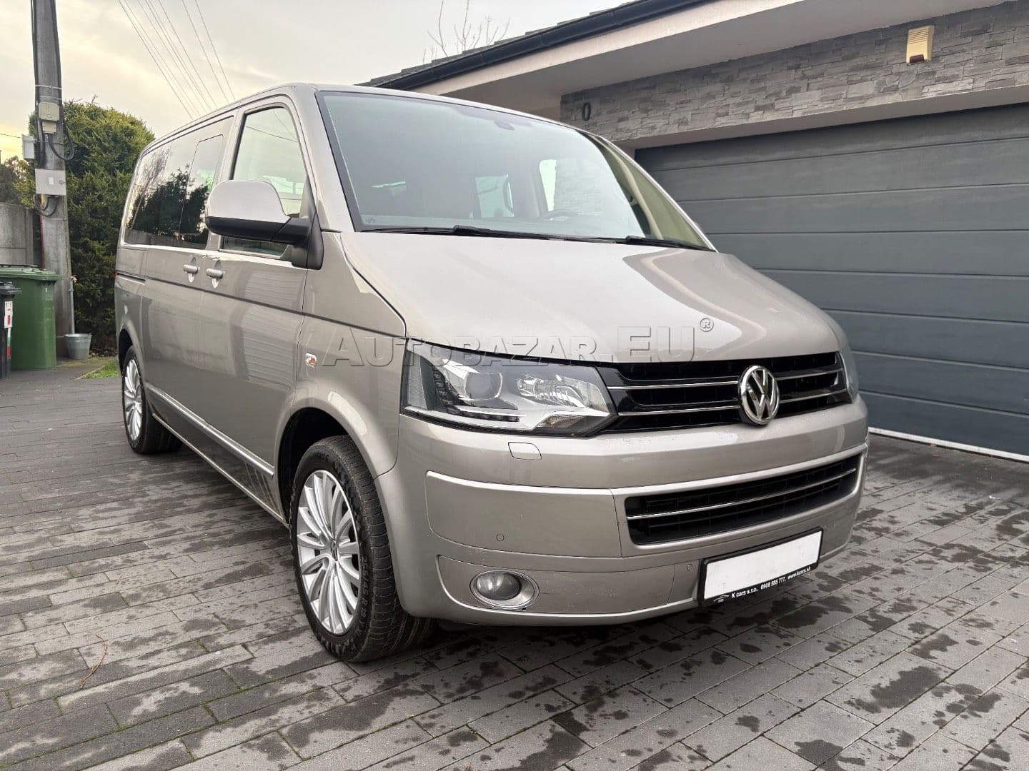 Volkswagen Multivan thumb 2