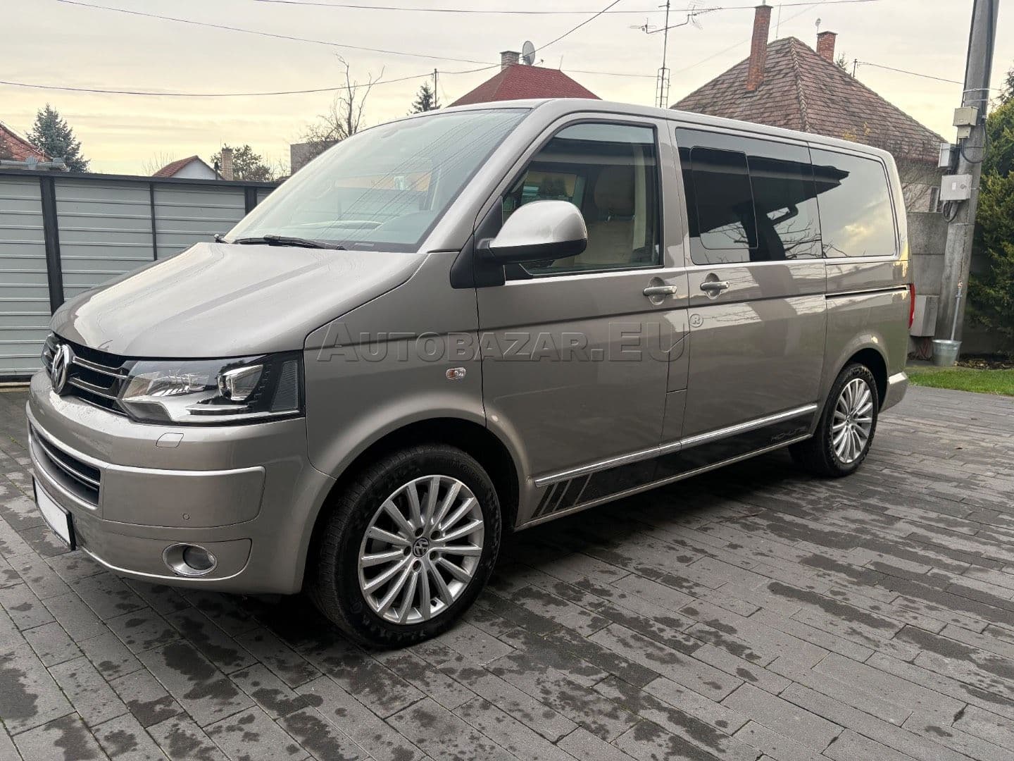 Volkswagen Multivan thumb 6