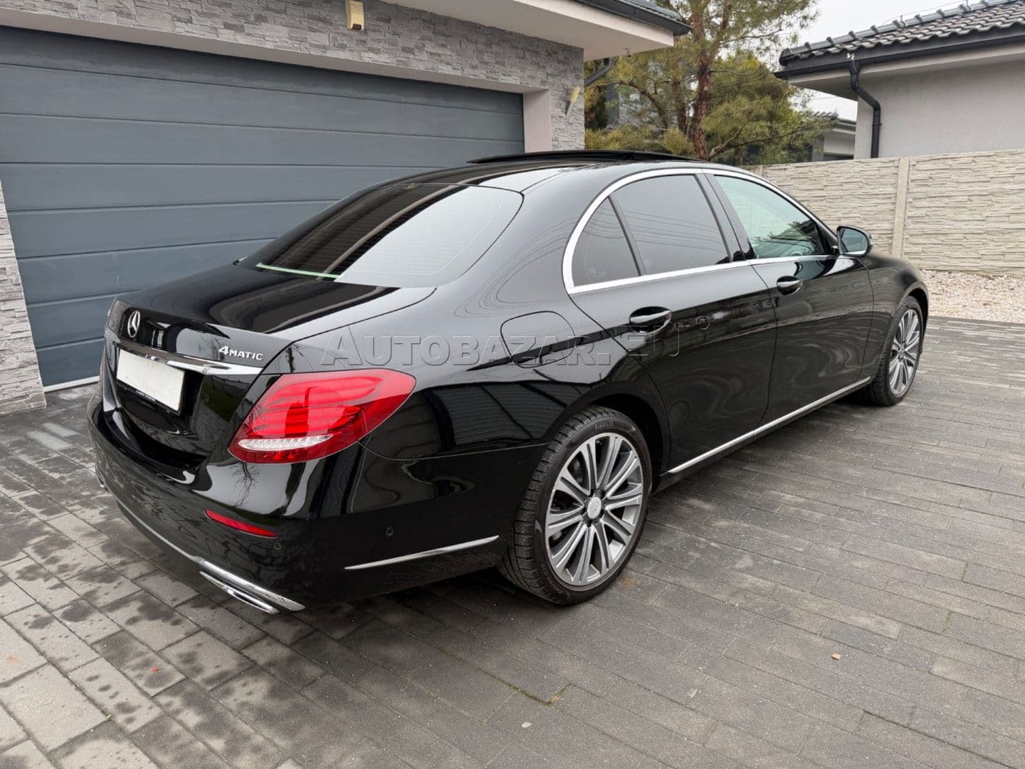 Mercedes-Benz E trieda Sedan thumb 10