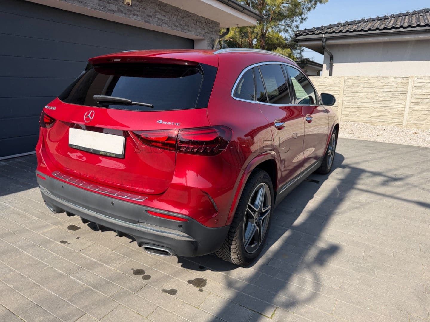 Mercedes-Benz GLA thumb 10