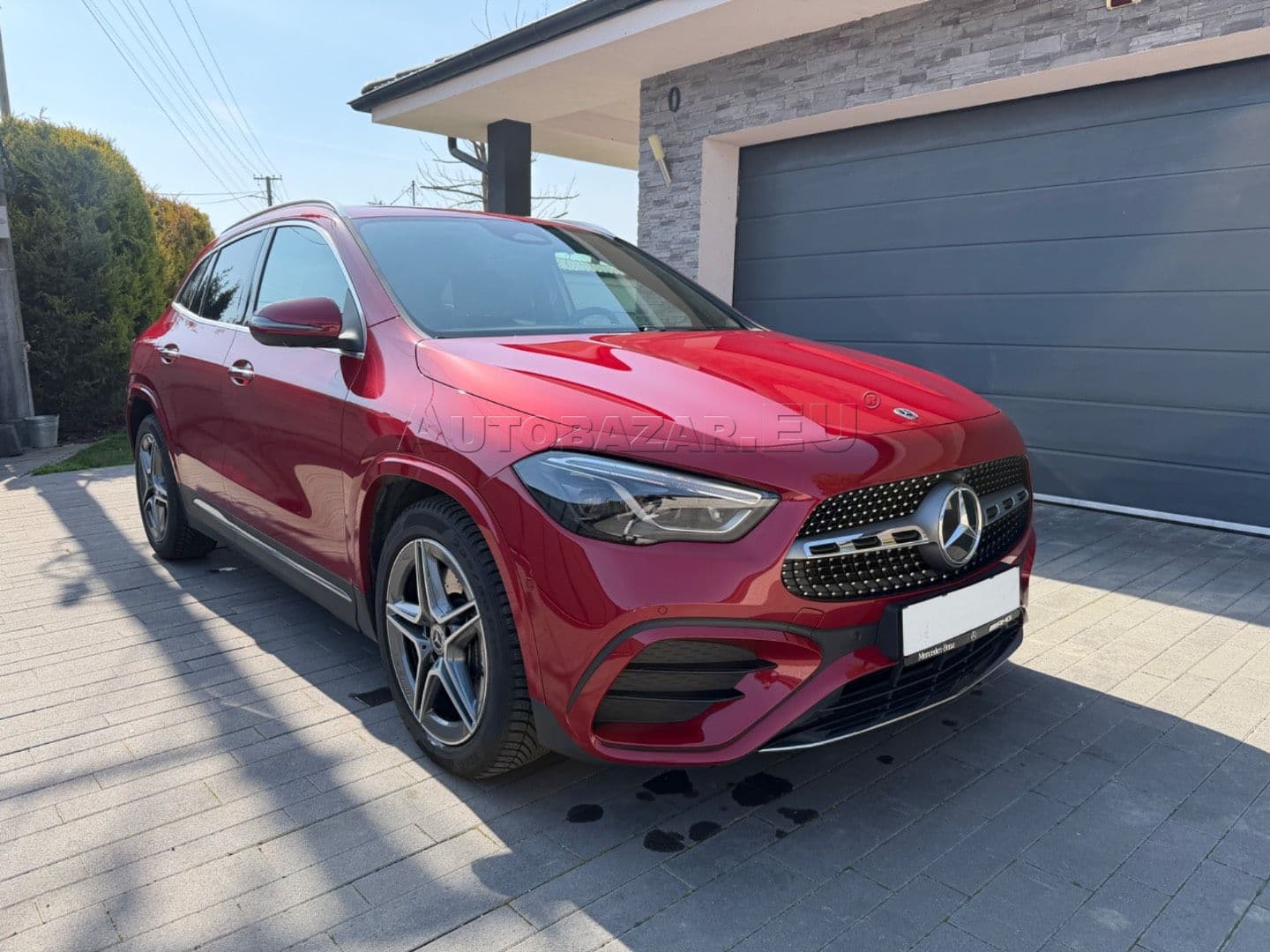 Mercedes-Benz GLA thumb 2