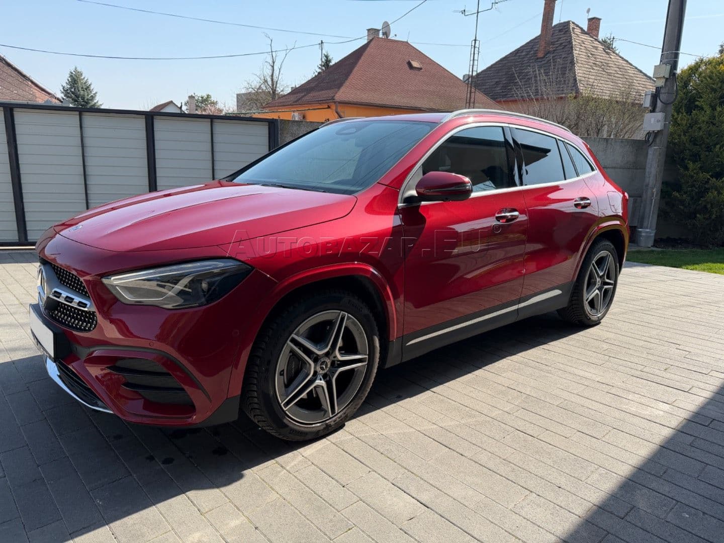 Mercedes-Benz GLA thumb 6