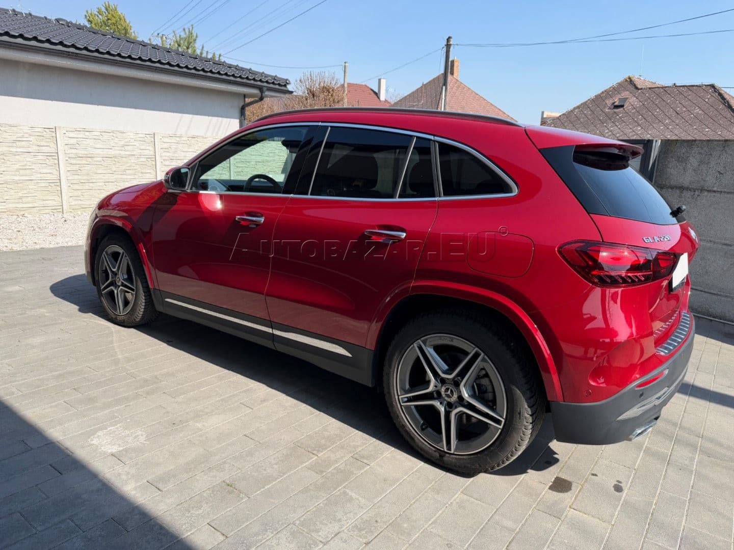 Mercedes-Benz GLA thumb 7