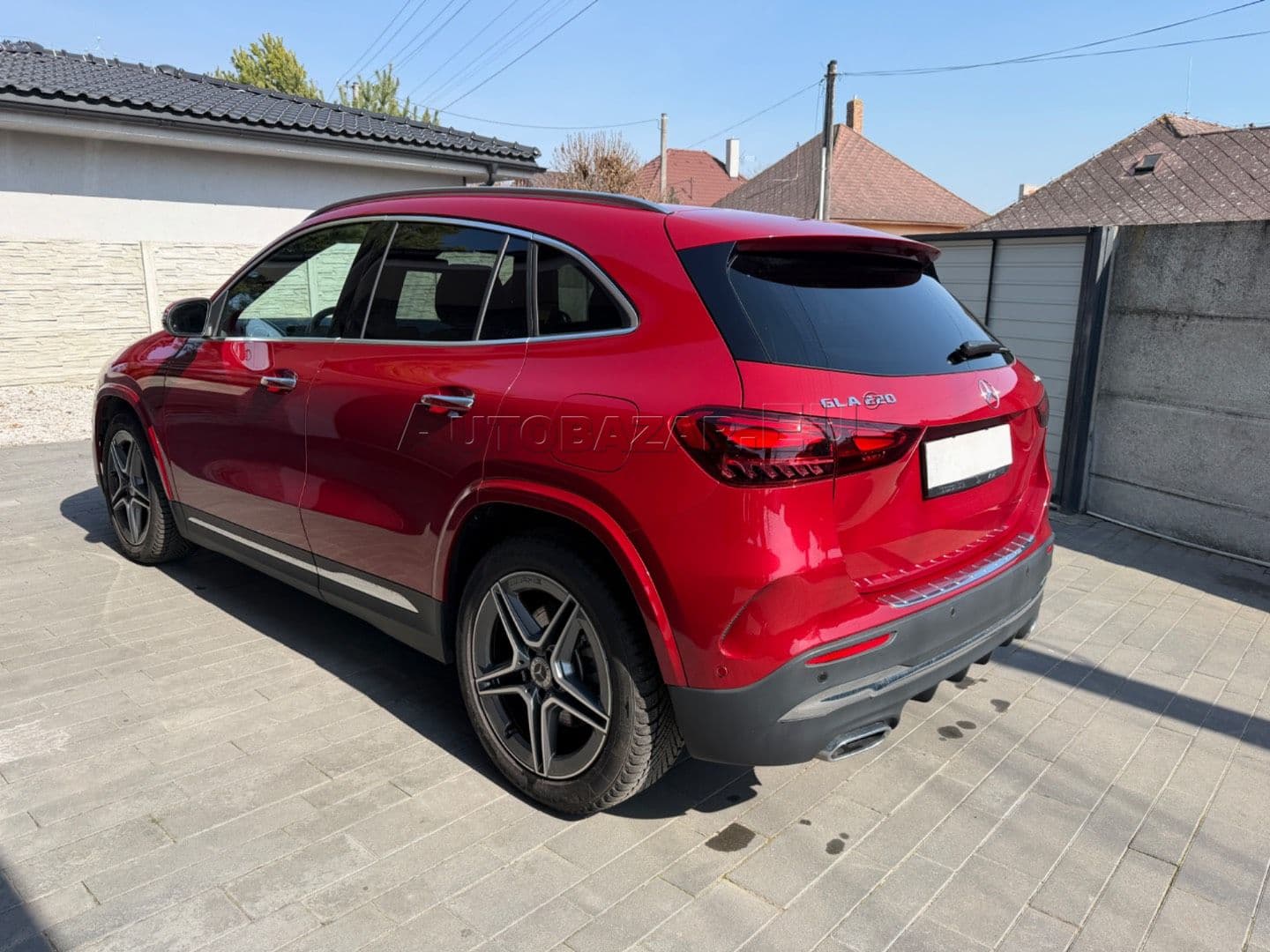 Mercedes-Benz GLA thumb 8