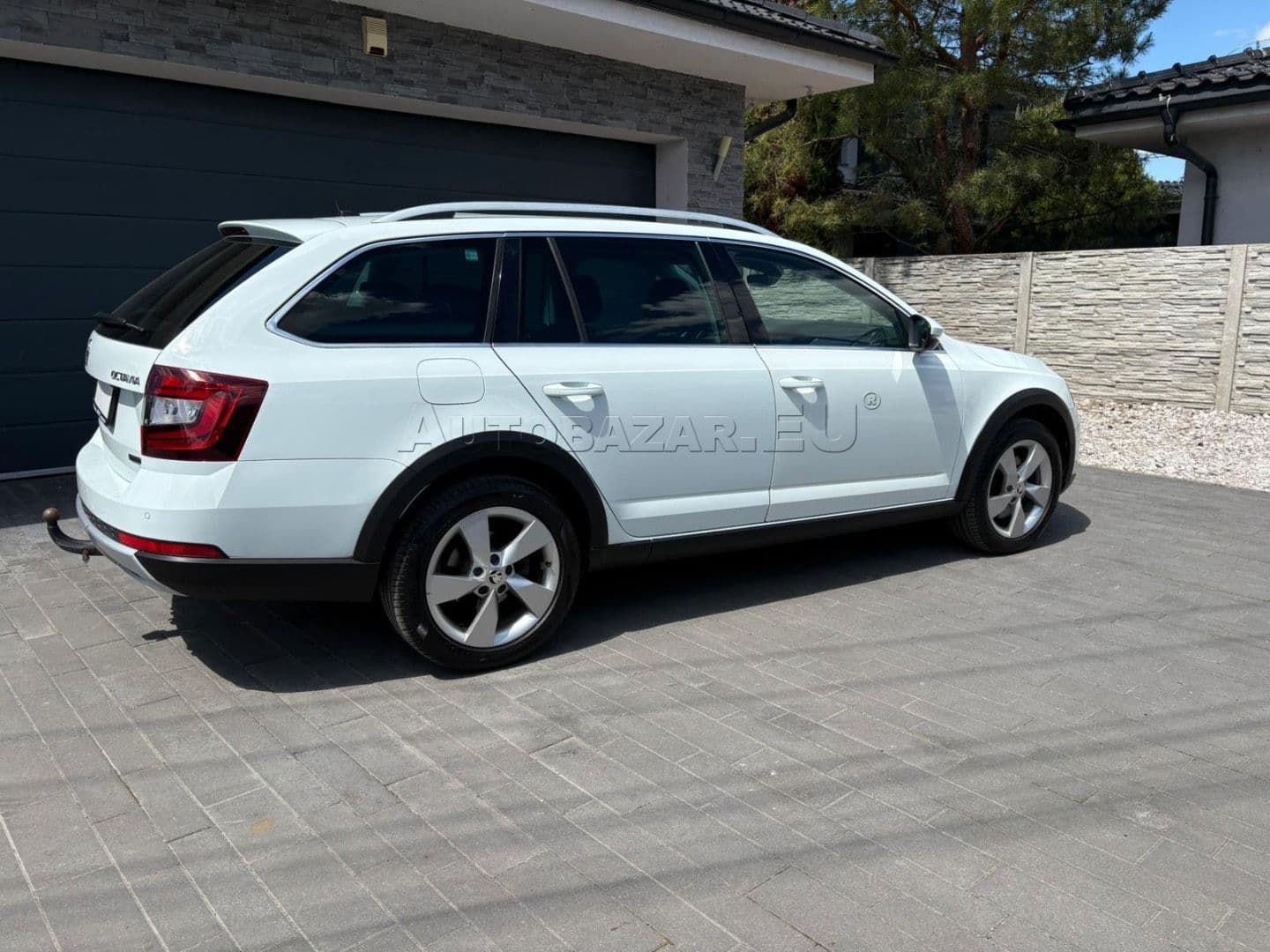 Škoda Octavia 2.0 TDI Scout  DSG 4x4, 135kW, A7, 5d. {2017 - 2020} thumb 9