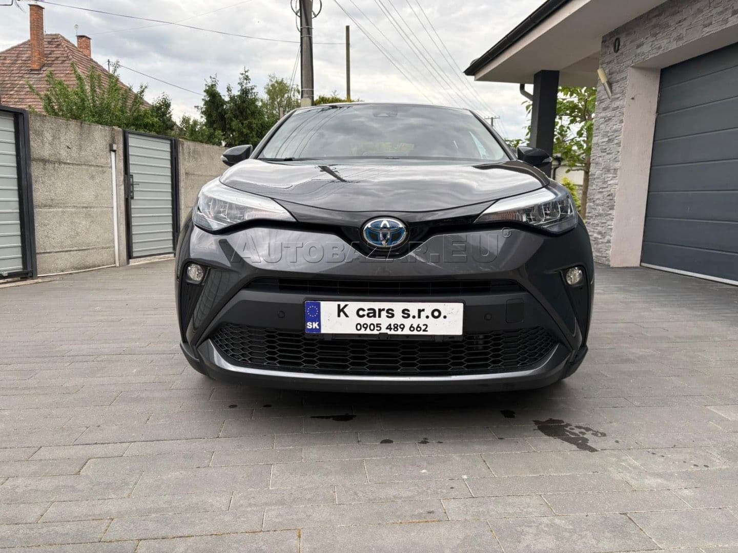 Toyota C-HR thumb 2