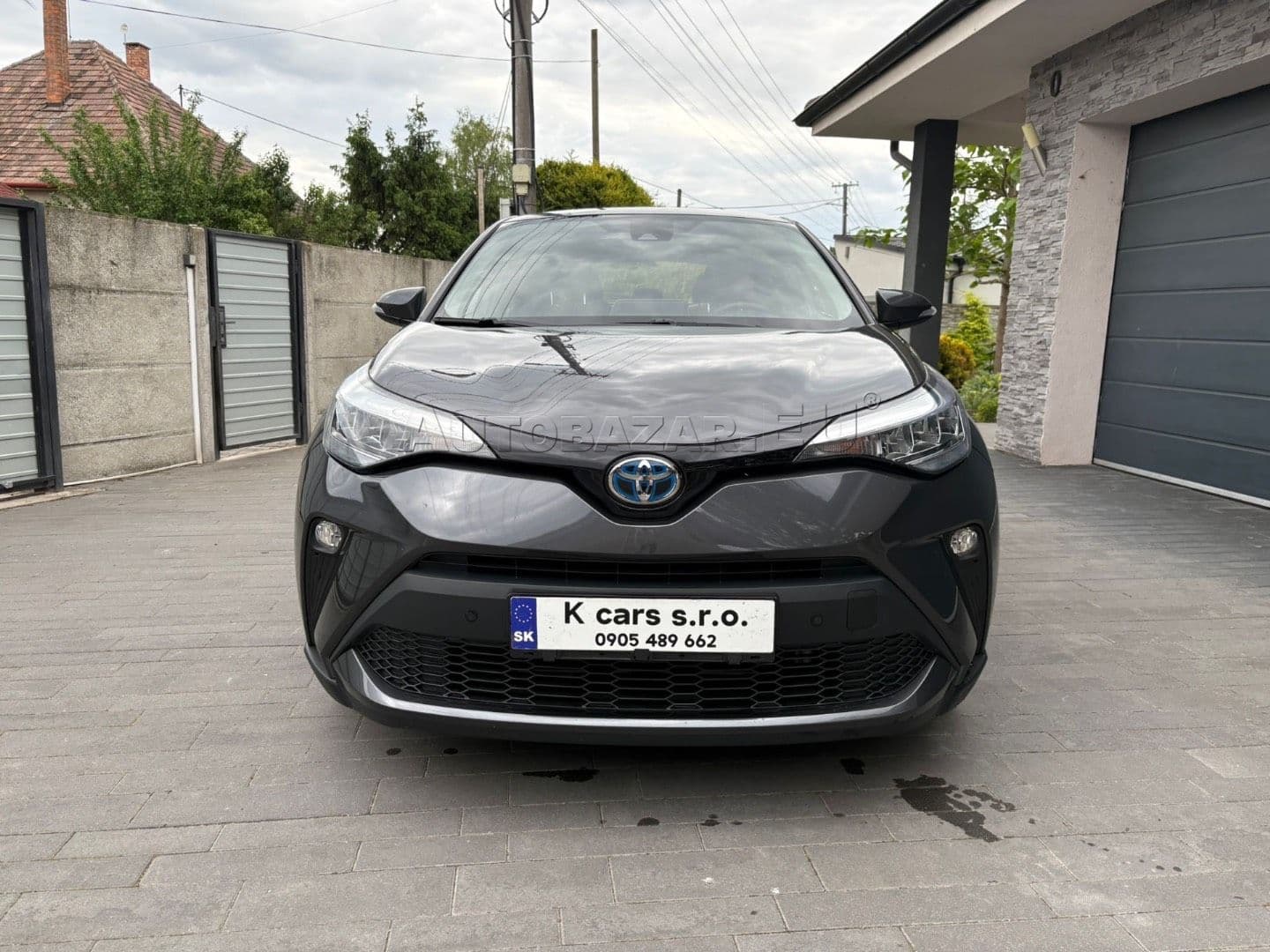 Toyota C-HR thumb 3
