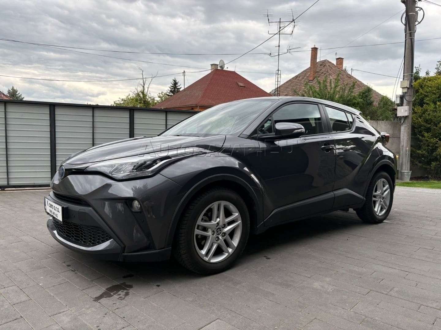 Toyota C-HR thumb 4