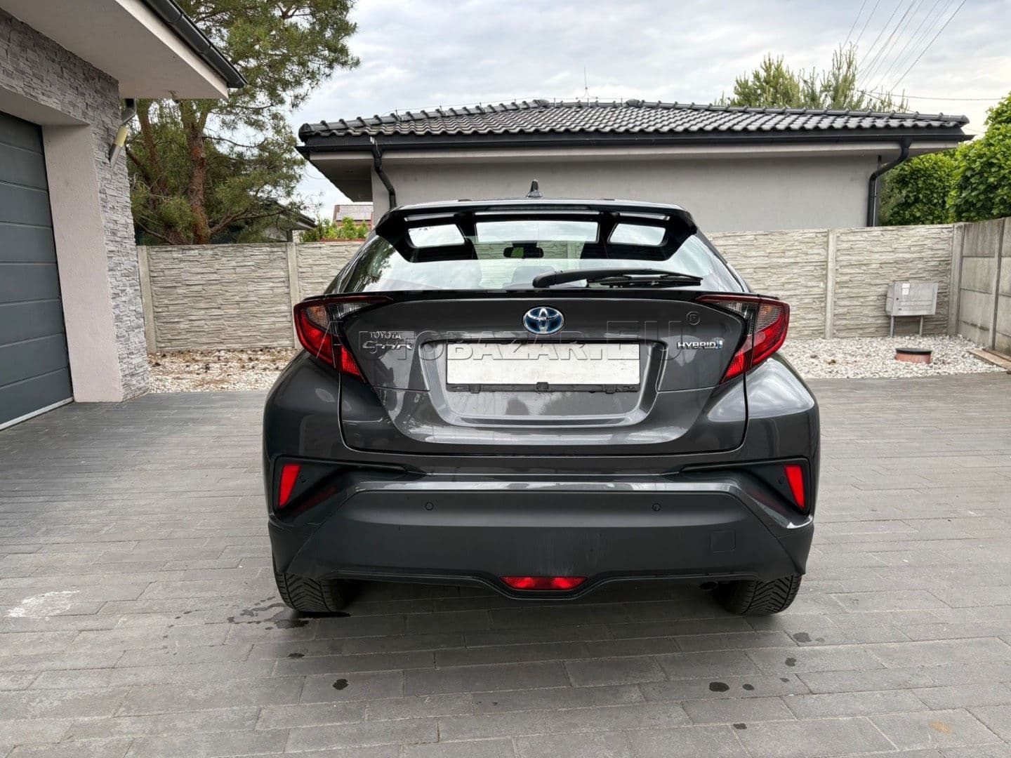 Toyota C-HR thumb 6