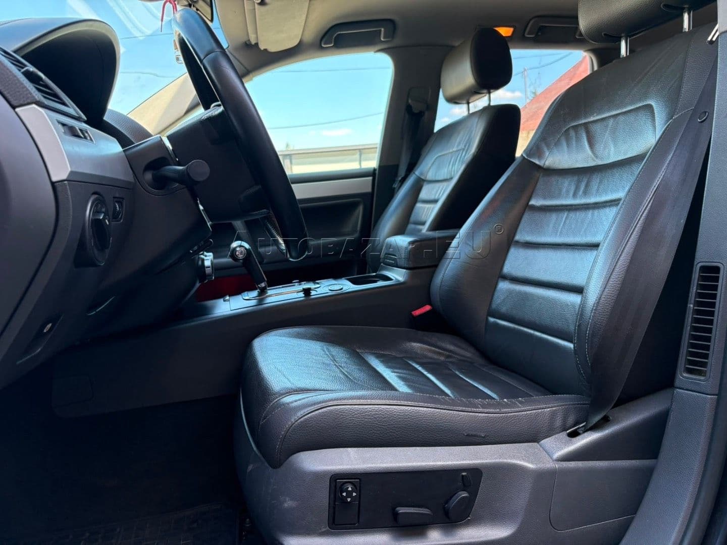 Volkswagen Touareg 3.0 V6 TDI tiptronic thumb 11