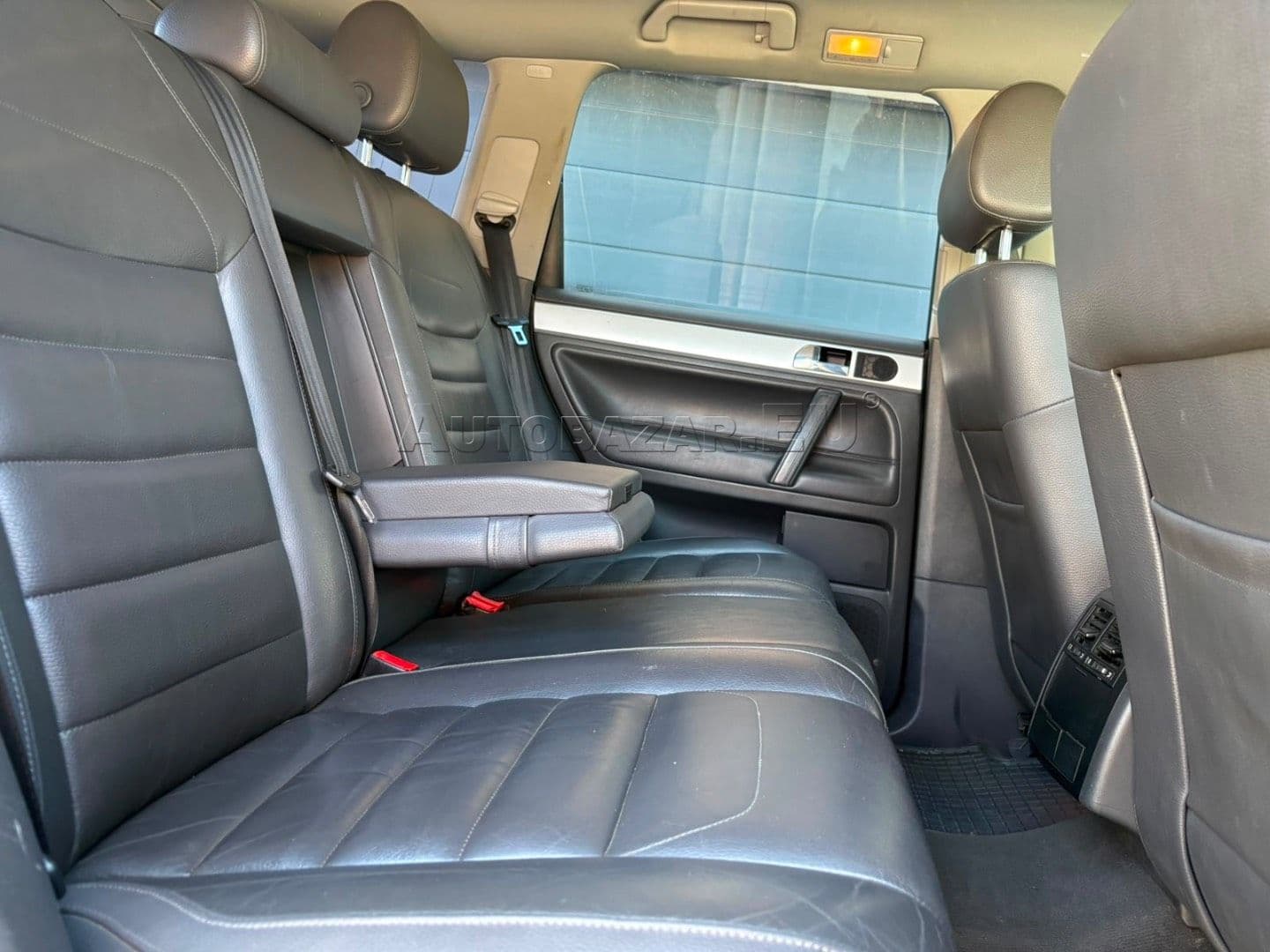 Volkswagen Touareg 3.0 V6 TDI tiptronic thumb 27