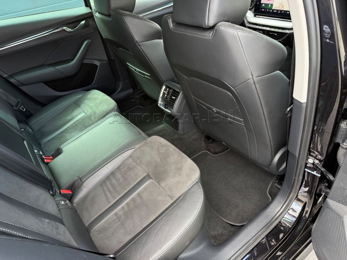 Škoda Octavia Combi thumb 37
